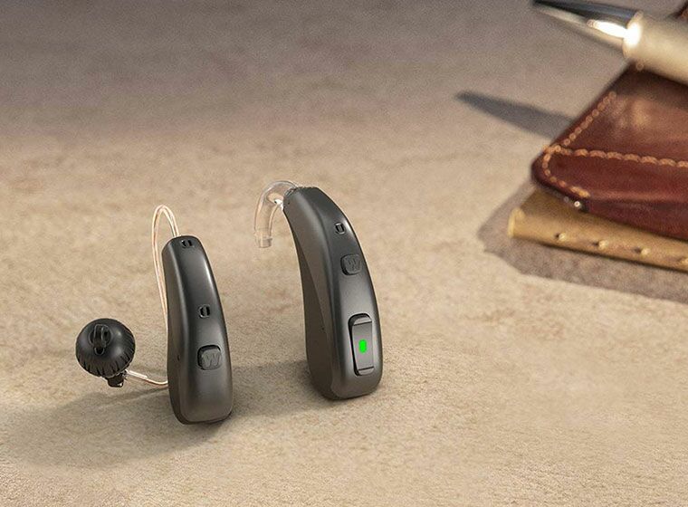 Moderne Hinter-dem-Ohr-Hörgeräte